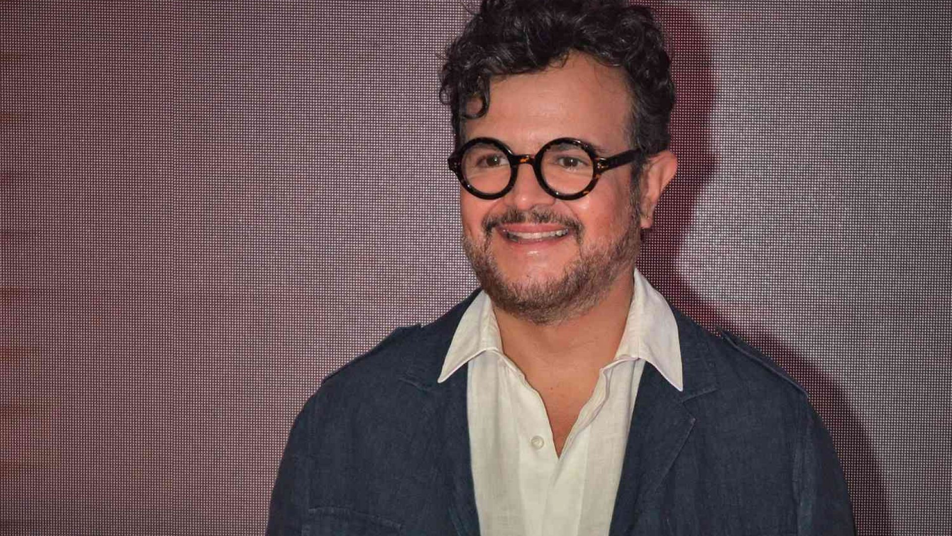Aleks Syntek se interna en clínica de desintoxicación y anuncia crisis familiar