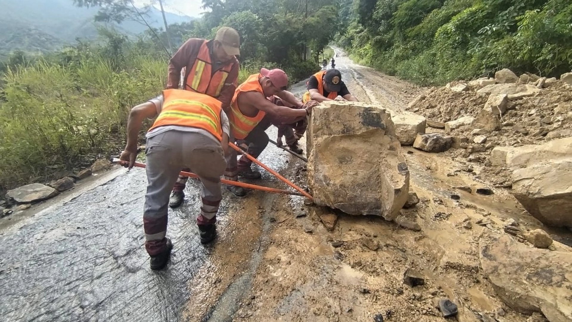 Más estragos por lluvias en Hidalgo y Veracruz