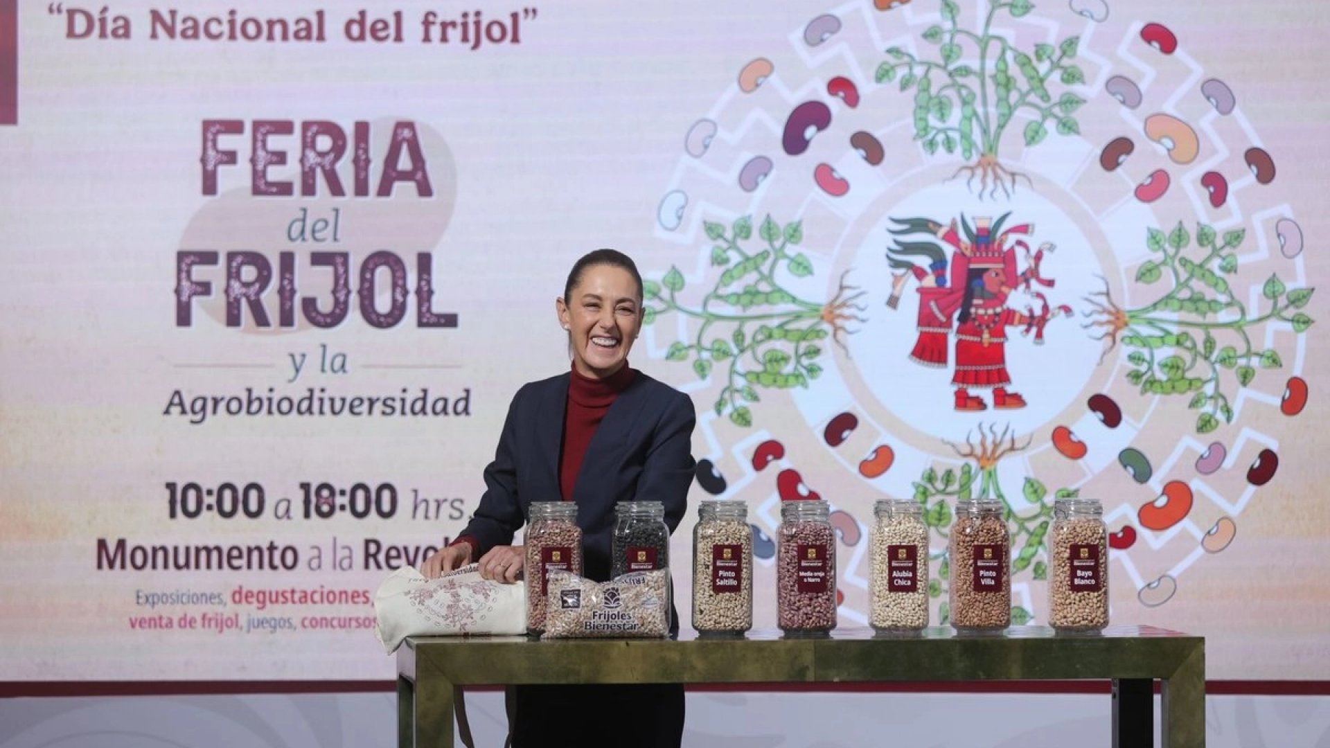 Anuncian la Primera Feria Nacional del Frijol en el Monumento a la Revolución