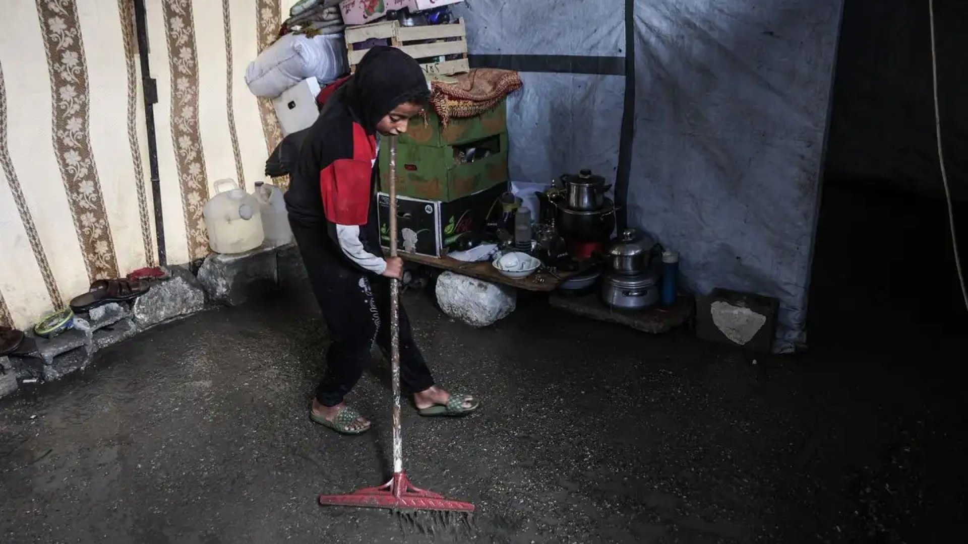 La primera lluvia invernal agrava la crisis humanitaria en Gaza