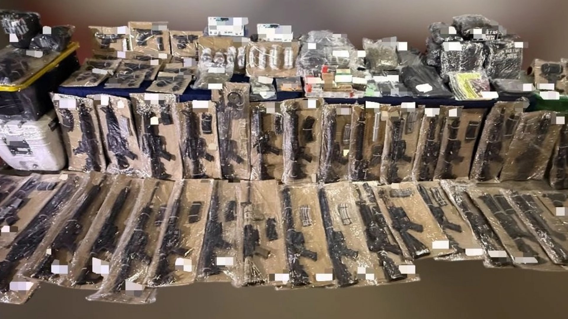 Golpe al CJNG: Detienen a dos operadores con un gran arsenal en Quintana Roo