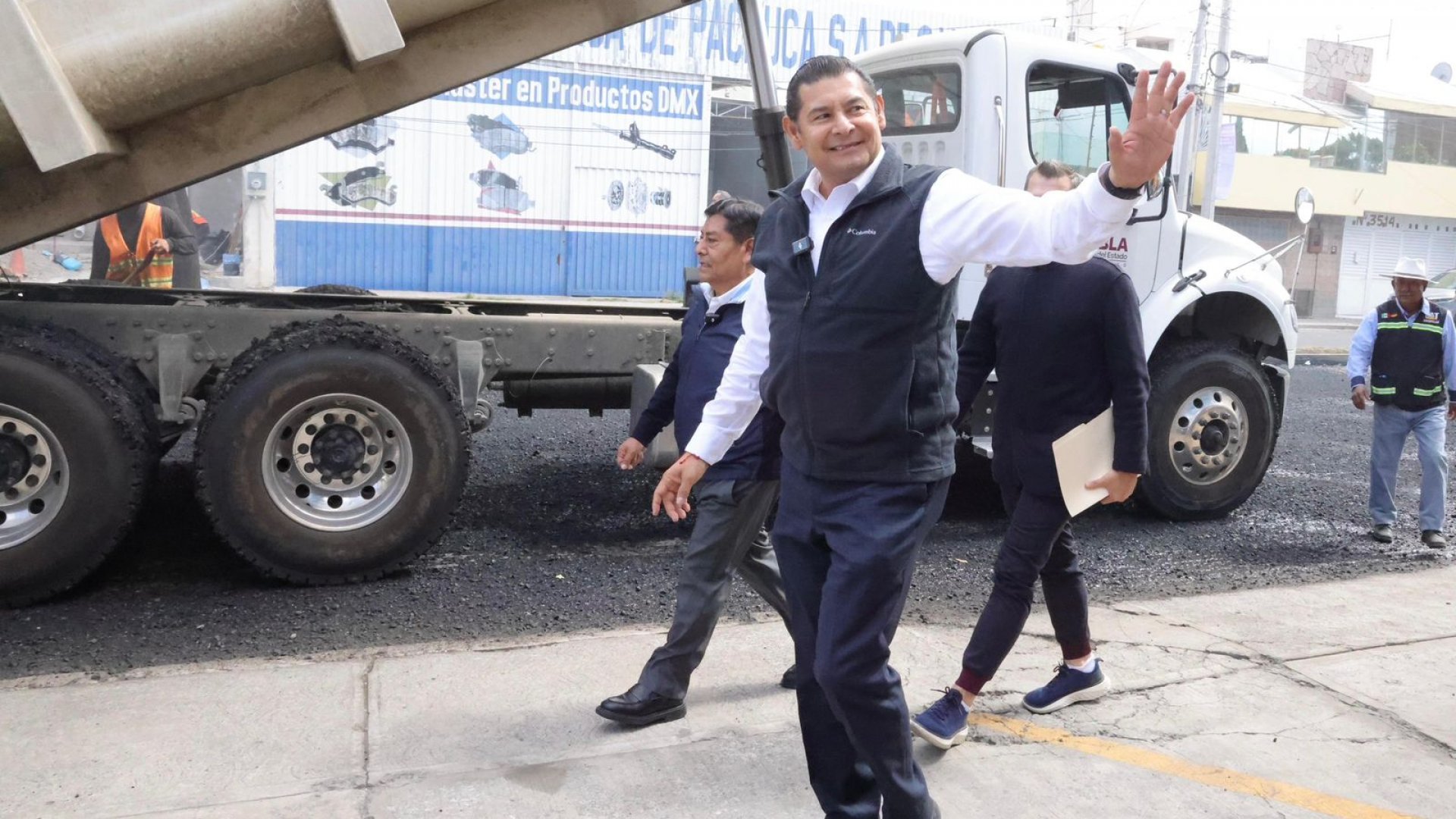 Reconstruye gobierno estatal 37 vialidades prioritarias en Puebla capital