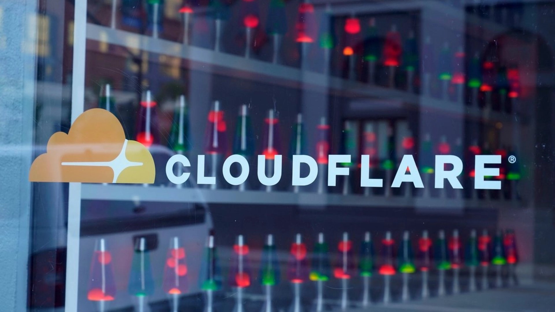 Caída masiva: Falla en Cloudflare interrumpe servicios como X, ChatGPT y League of Legends