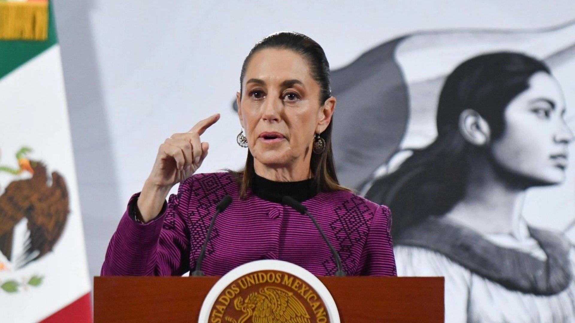 Gobierno federal entrega 7,426 mdp a damnificados por lluvias