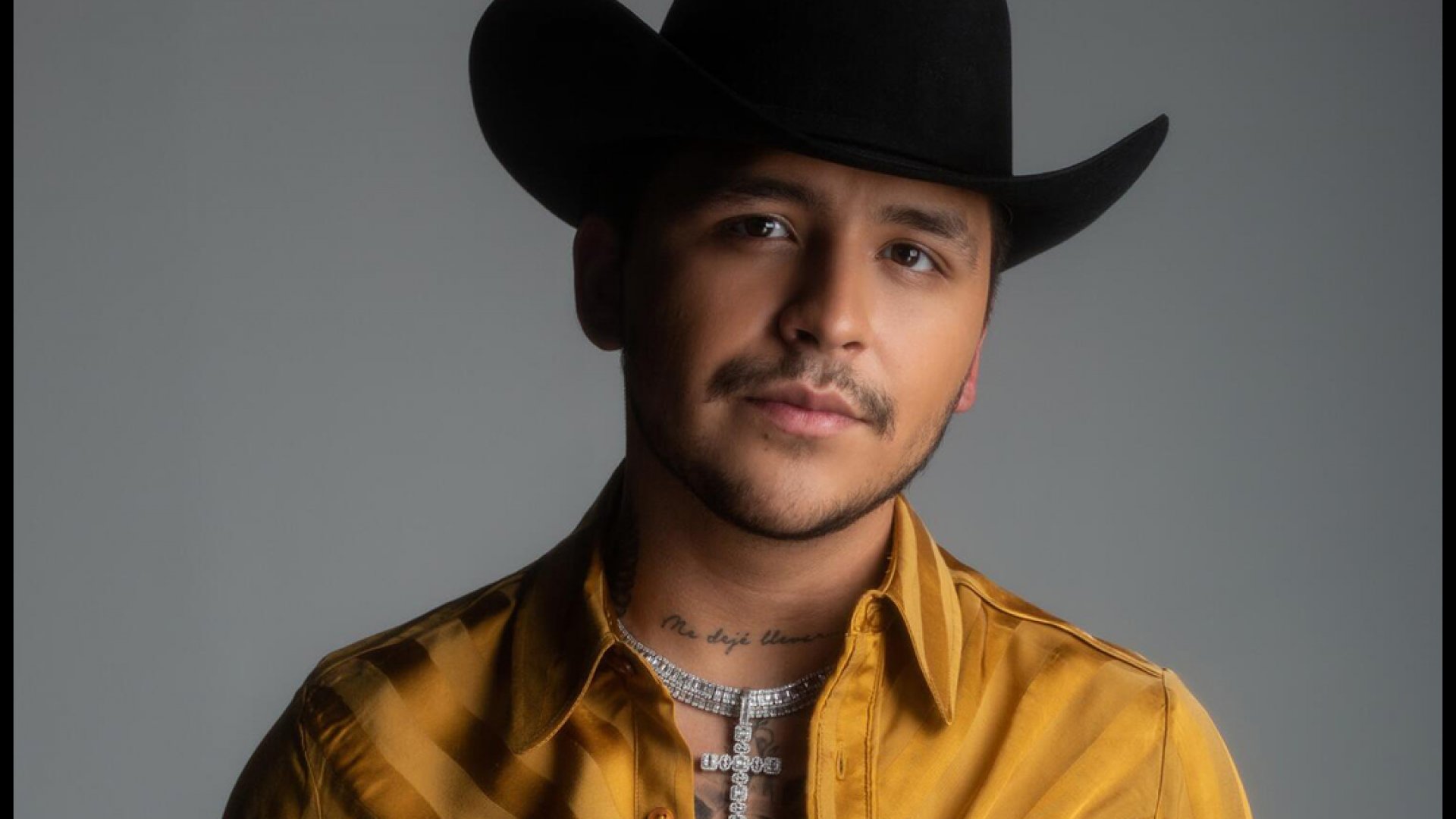 Nodal libra proceso penal en su disputa con Universal Music