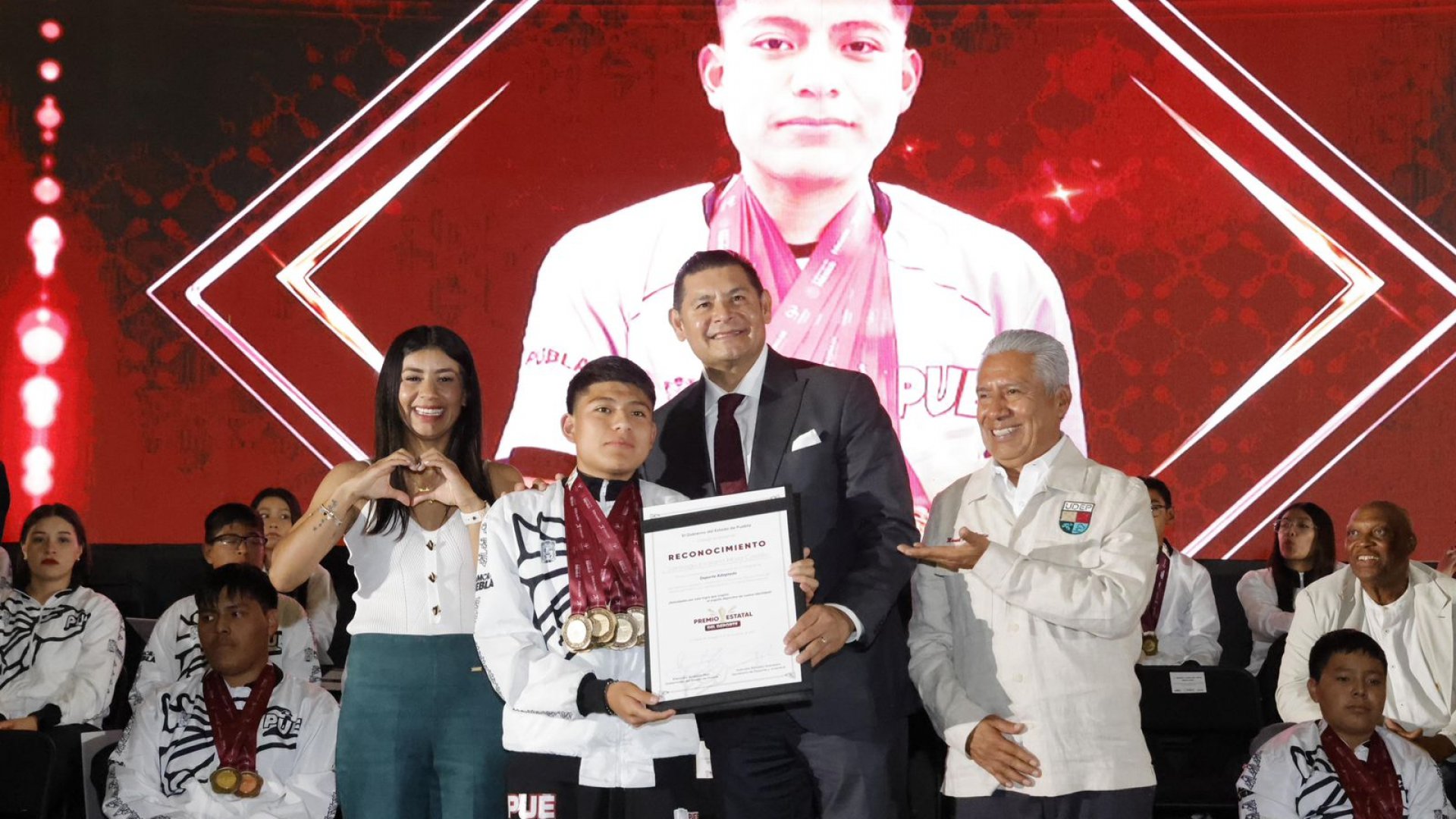 Gobierno de Puebla entrega 20 mdp en premios a deportistas