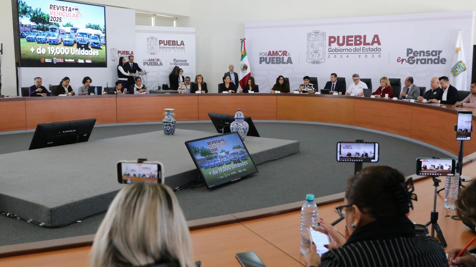 Gobierno de Puebla premia con 20% de apoyo directo a transportistas cumplidos
