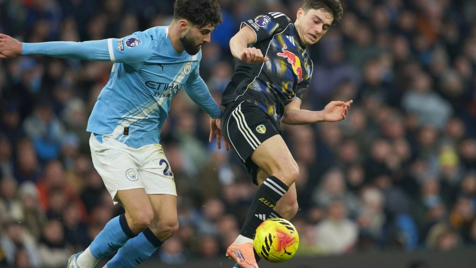 Manchester City sufre, pero vence a Leeds United y escala al segundo lugar de la Premier