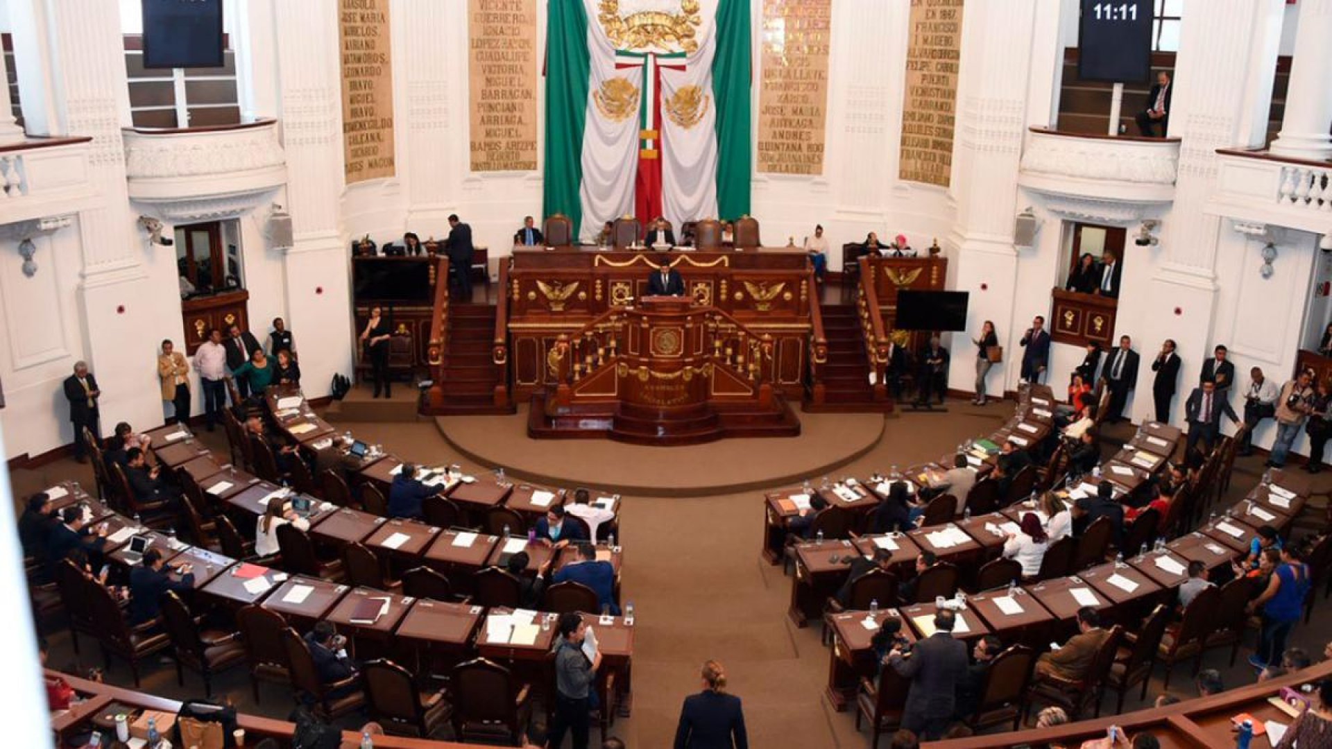 Legisladores de Morena acusan a televisora de montar violencia tras marcha del 15-N