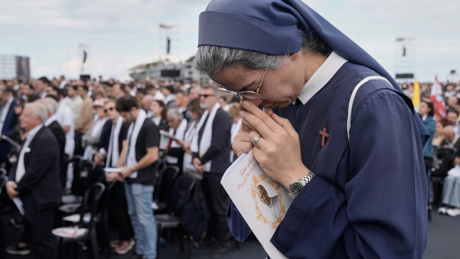 El Vaticano rechaza nuevamente ordenación de mujeres como diáconas