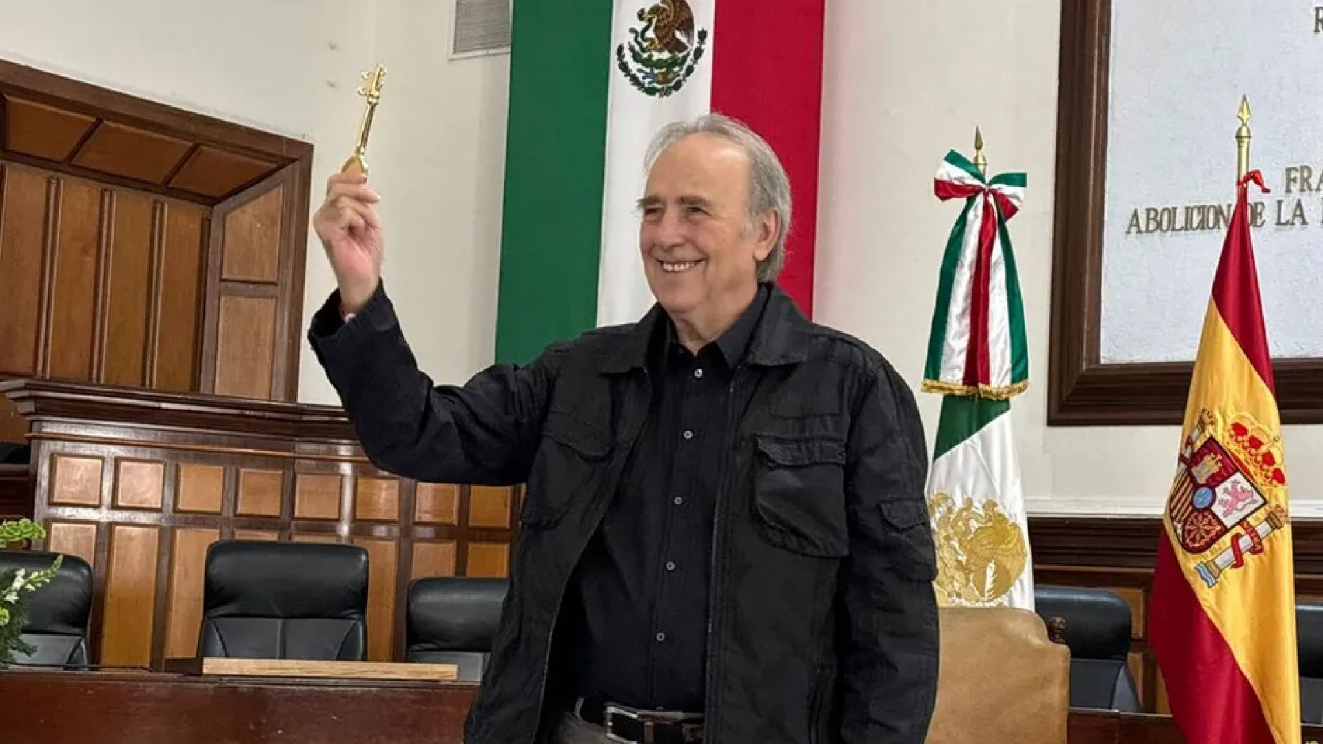 Joan Manuel Serrat recibe las llaves de la ciudad de Guadalajara