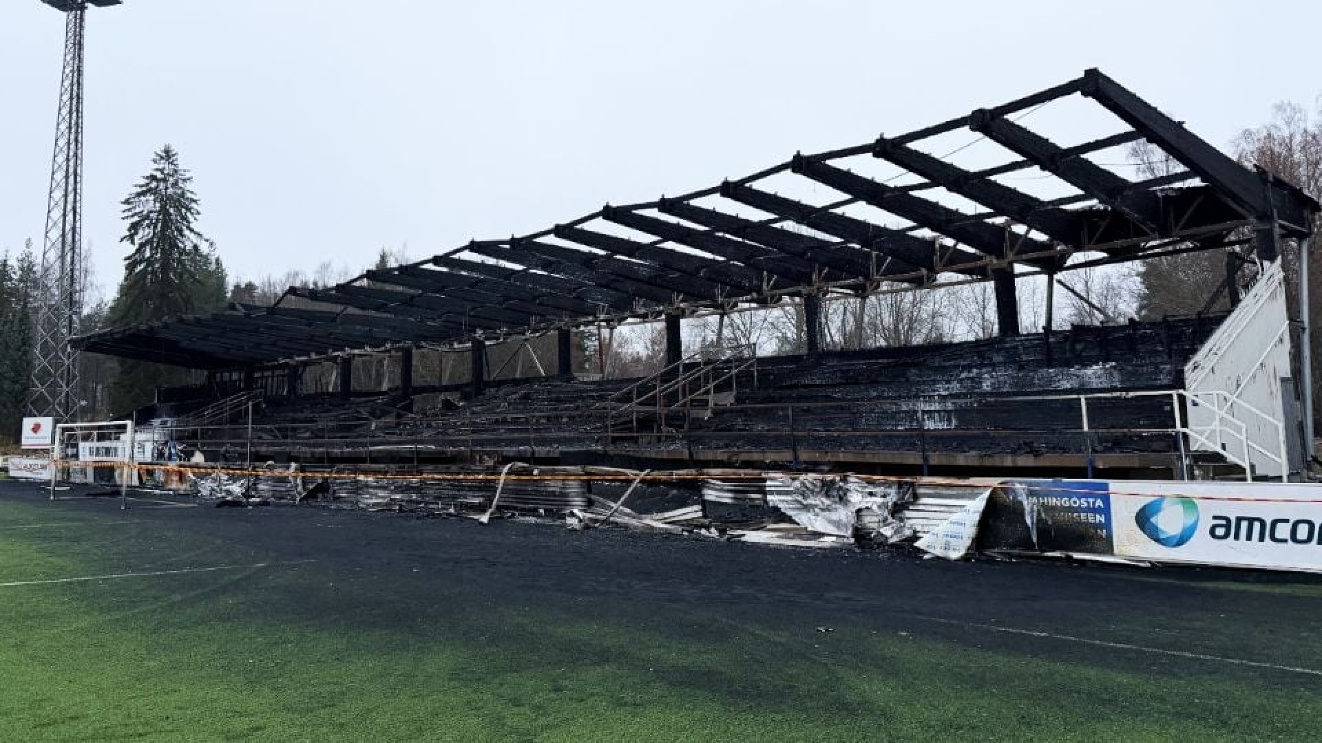 Incendian tribuna de estadio del FC Haka tras descenso