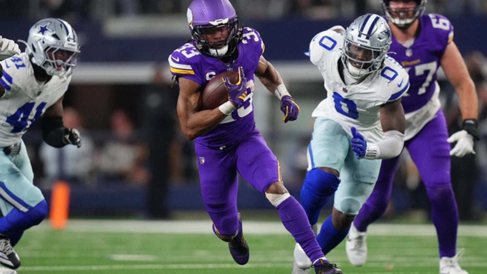 Vaqueros de Dallas tropiezan ante Vikingos y complican su pase a playoffs
