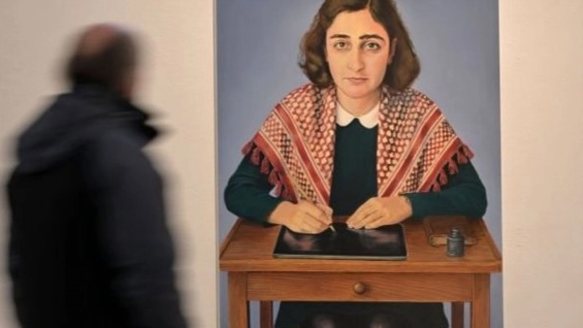 Polémica en Alemania por obra de Ana Frank envuelta en un pañuelo palestino