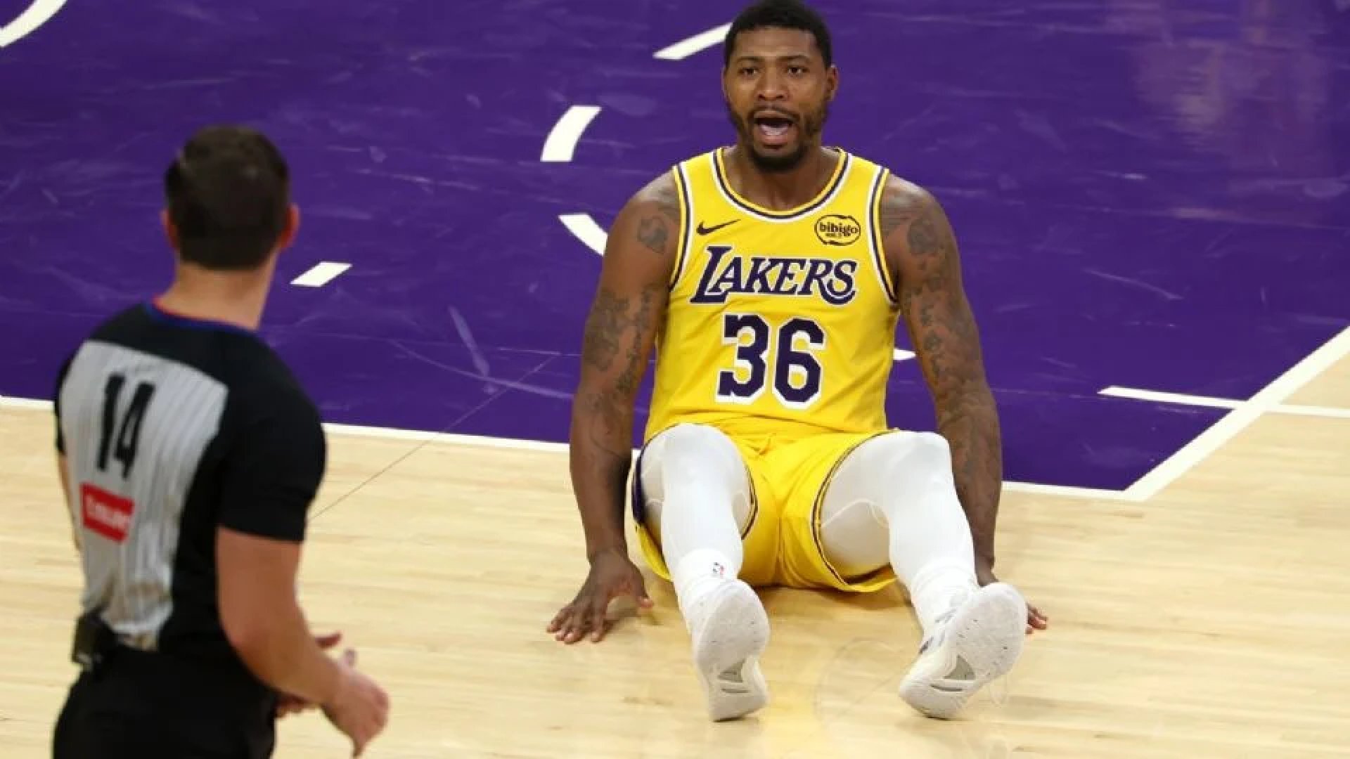 Marcus Smart es multado por la NBA tras hacer un gesto obsceno a un árbitro