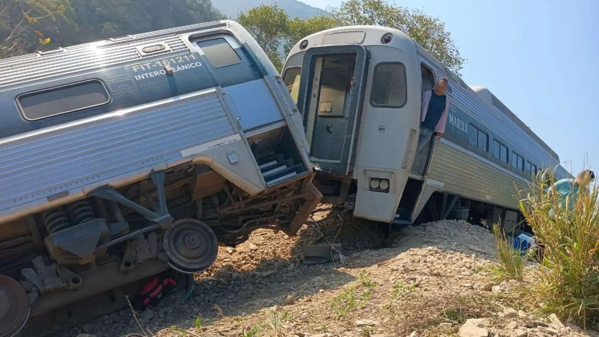 Empezó la FGR peritaje del descarrilamiento del tren; apoyan especialistas