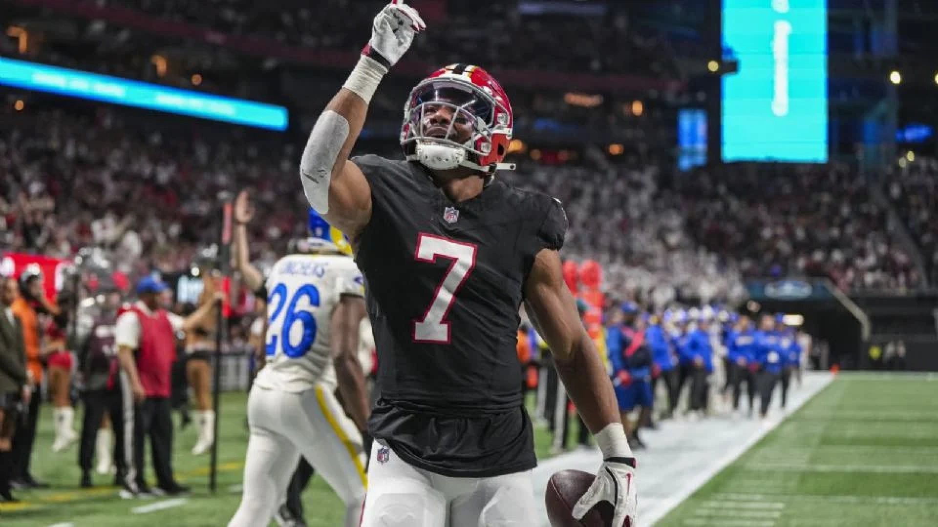 Falcons sorprenden y derrotan 27-24 a los Rams en Monday Night Football