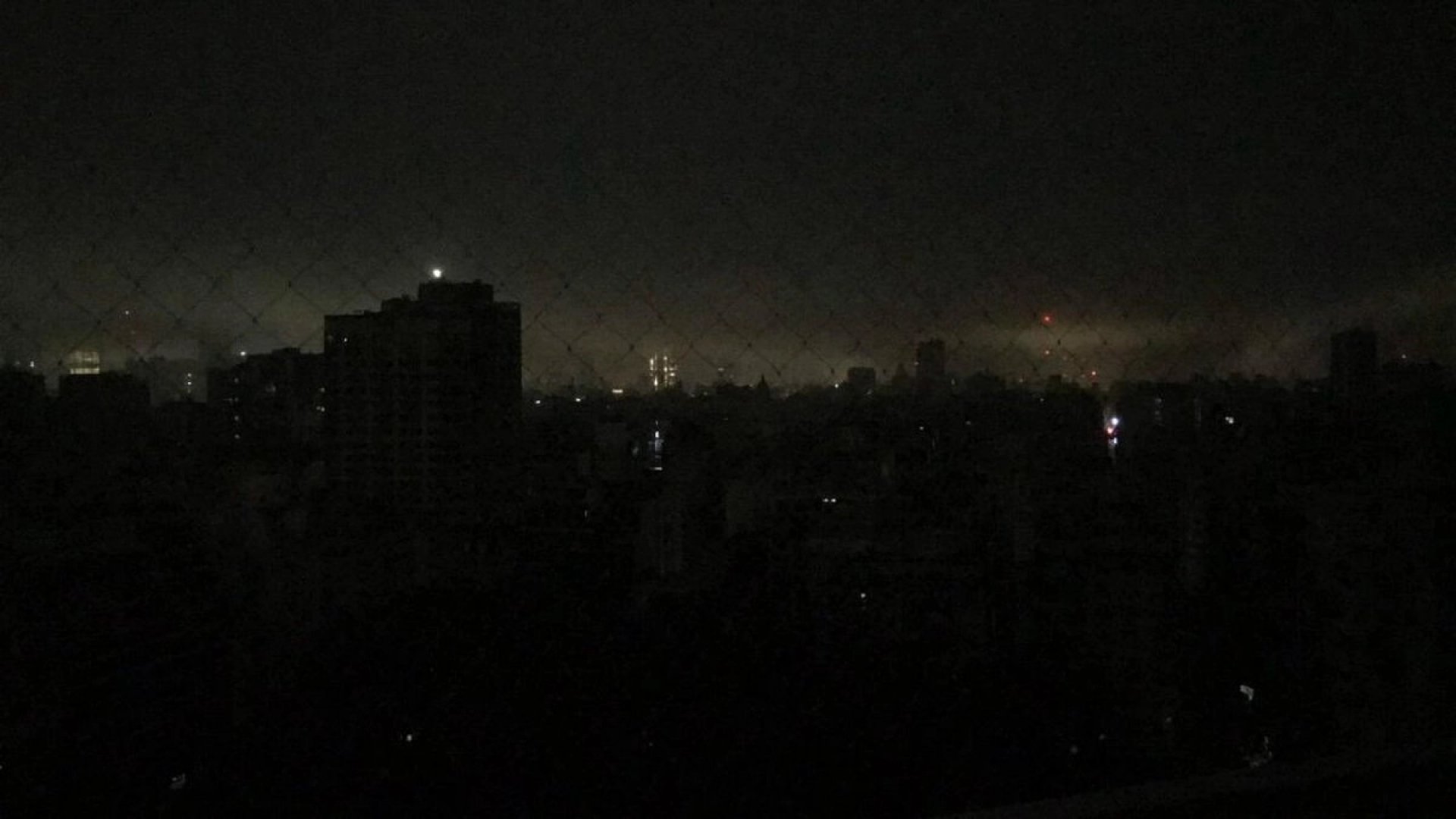 Apagón masivo deja sin luz a gran parte de Buenos Aires en plena ola de calor