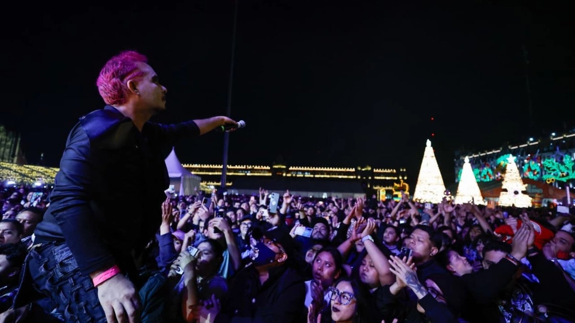 Víctimas del Doctor Cerebro llena el Zócalo capitalino con concierto de rock y ska